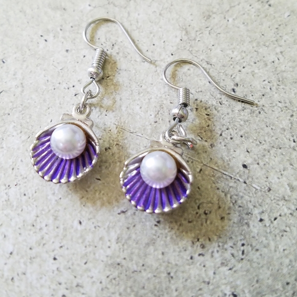 Jewelry - Purple Shell & Pearl earrings